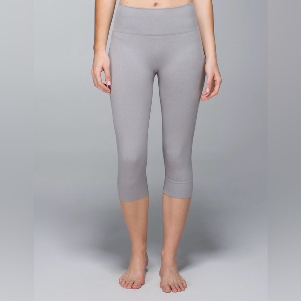 Lululemon light grey cropped Leggings